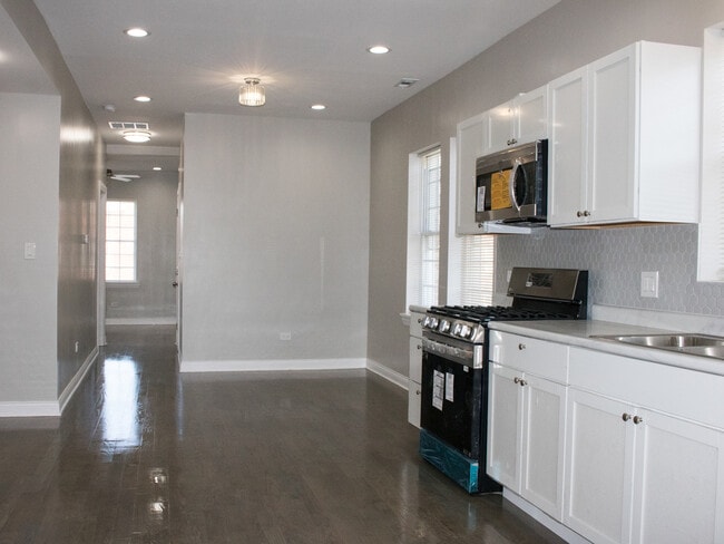 Foto del edificio - 3257 W Warren Blvd
