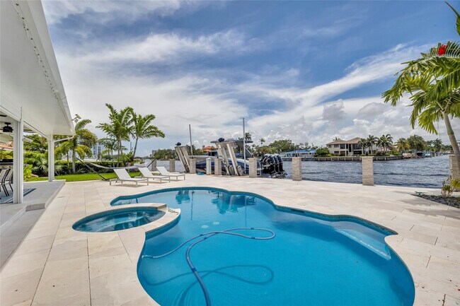 Foto del edificio - 2005 N Riverside Dr