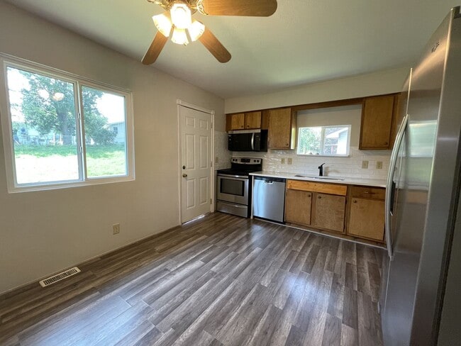 Building Photo - 7508 Elm Dr