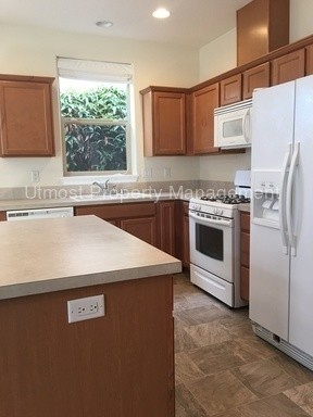 Building Photo - Longview Condo for Rent in Gated Community.