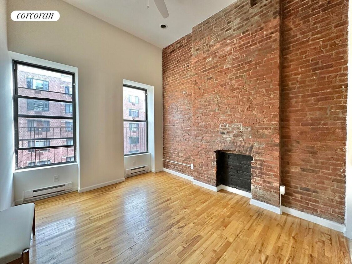 Primary Photo - 215 E 118th St
