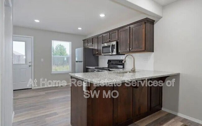 Building Photo - 684 Turner
