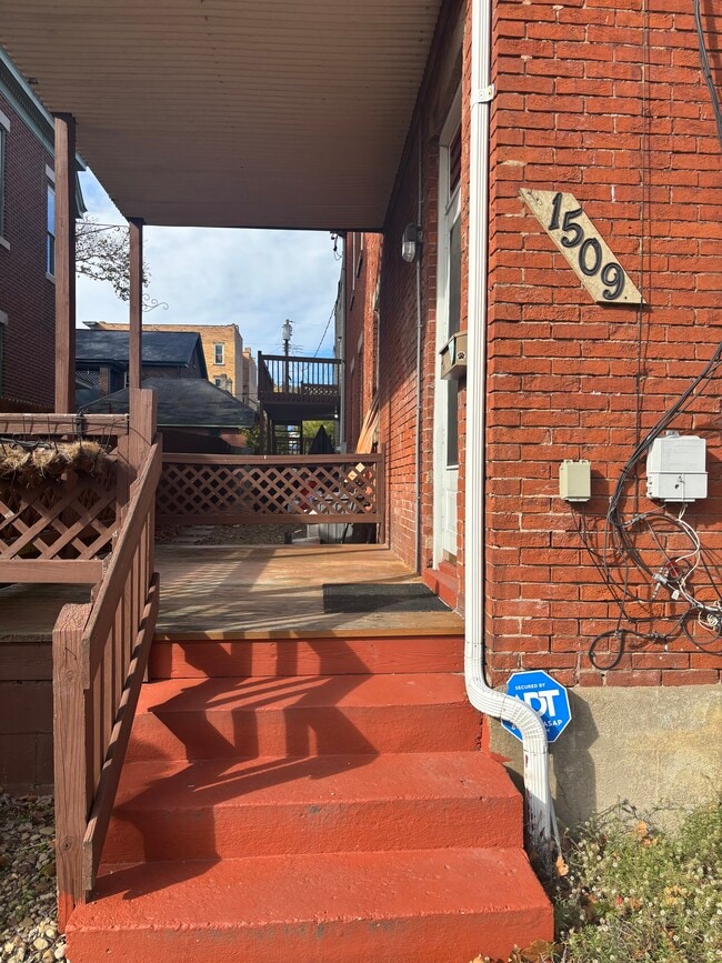 Building Photo - 1509 6th Ave