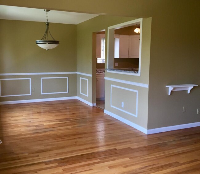 Building Photo - 100 W Hickory Grove Rd