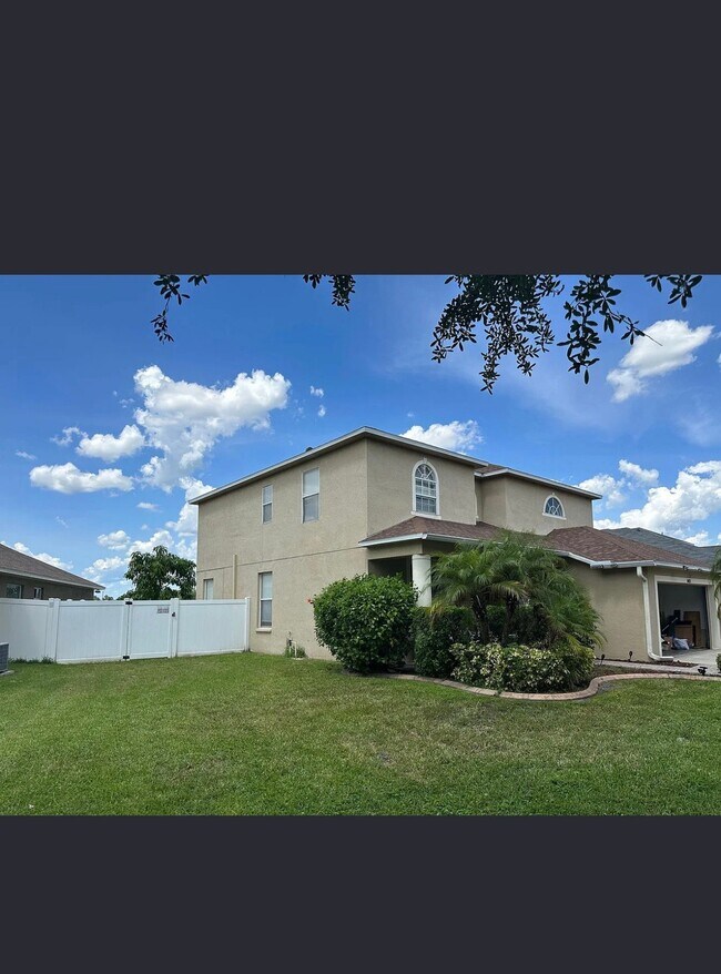 Foto del edificio - 8417 Canterbury Lake Blvd