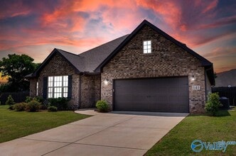 Building Photo - 141 Slade Thomas Dr