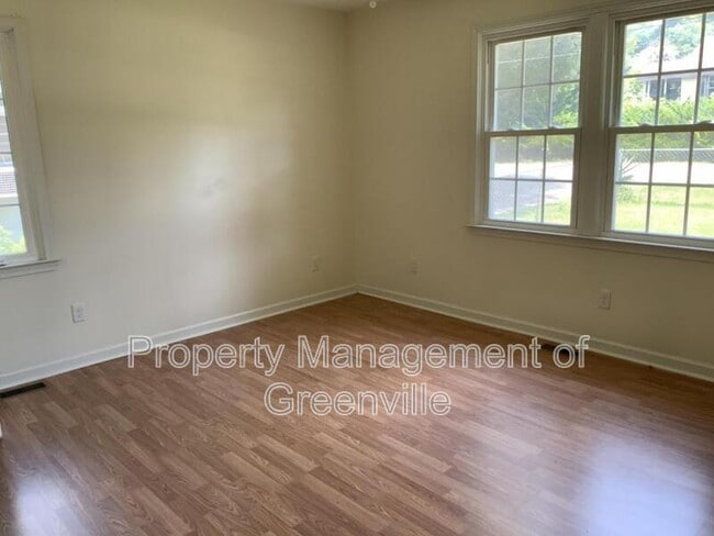 Foto del edificio - 16 Mayflower Ave