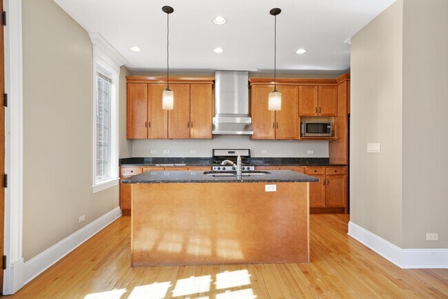 Building Photo - 825 La Grange Rd-C