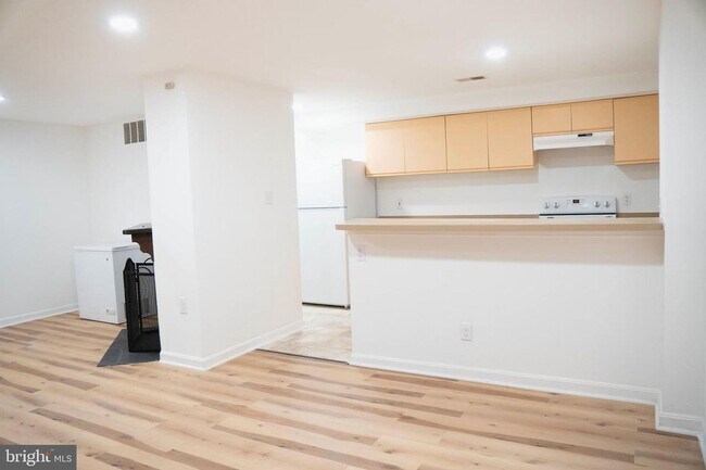 Foto del edificio - 4451 Pembrook Village Dr