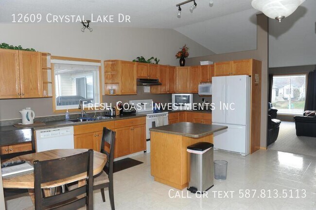Building Photo - 12609 Crystal Lake Dr