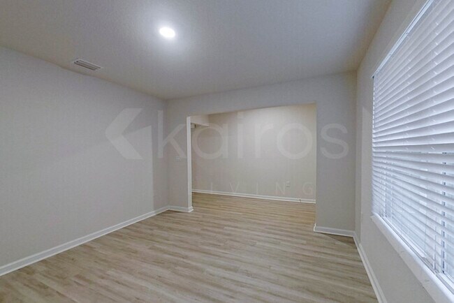 Foto del edificio - 312 Monarch Ln