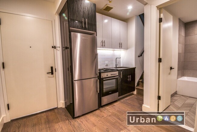 Building Photo - 820 Saint Johns Pl