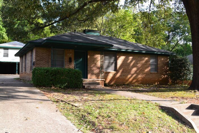 Foto principal - 3 bedroom, 1 bathroom in Tyler - Tour Today!