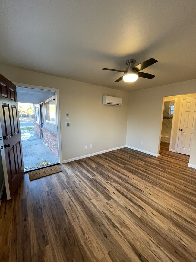 Living room - 1311 Kirman Ave