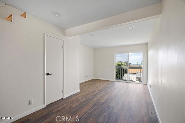 Building Photo - 271 S Ventura Rd