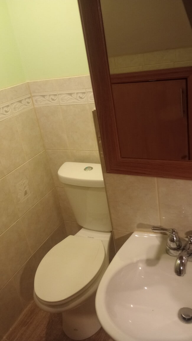 Building Photo - 12 Hillside Ave