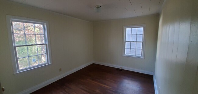 Building Photo - 2034 Walker Ave