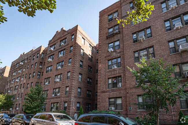 Building Photo - Belvedere East and West