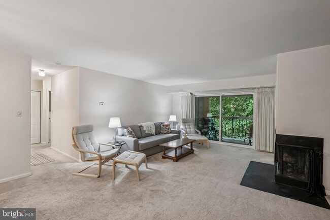 Foto del edificio - 5900 Cove Landing Rd