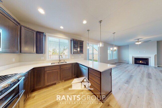 Building Photo - Beautiful Newer Construction!  Easy I5 access & JBLM Commute!