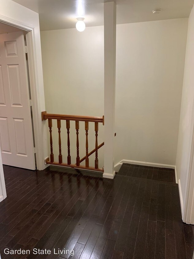 4 br, 2.5 bath House 18 Dandridge Drive House Rental in Newark, NJ