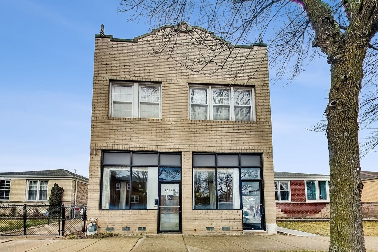 Primary Photo - 2516 W Pratt Blvd