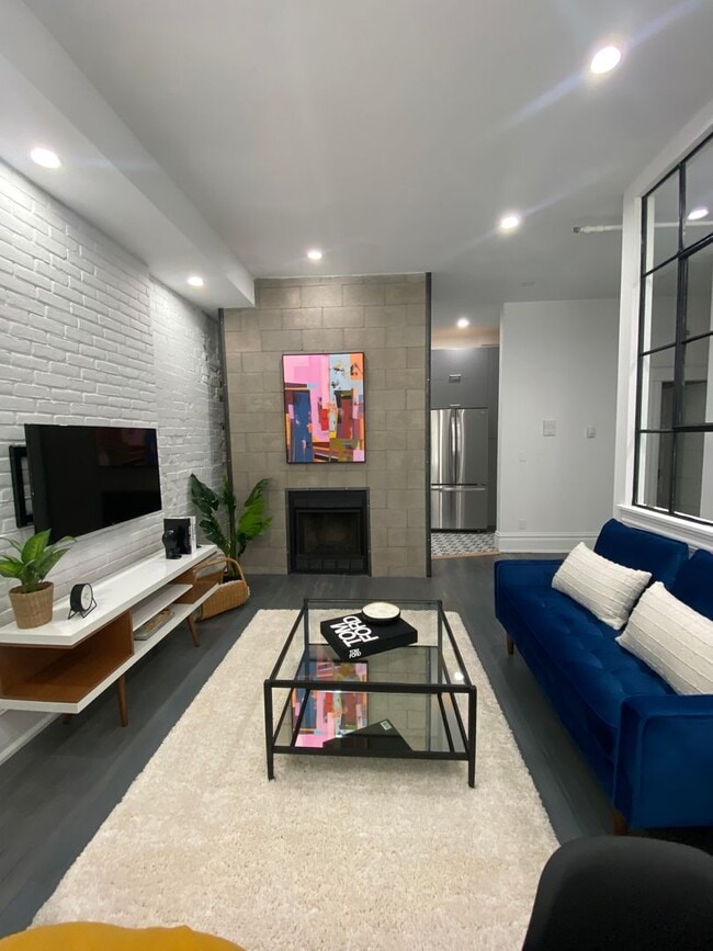 Photo - Location - The Best House