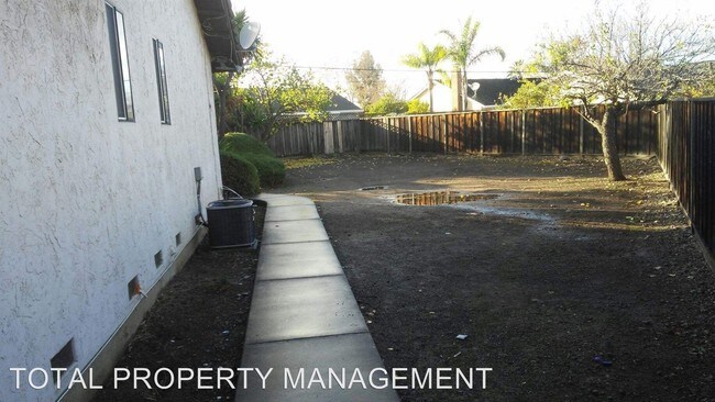 Foto del edificio - 1347-1347 Coniston Ct