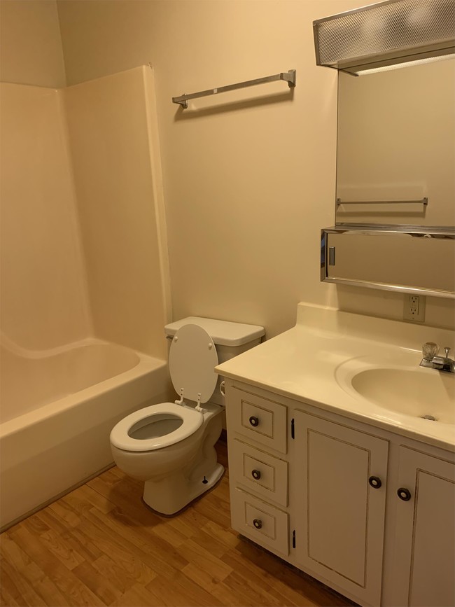 Foto del edificio - 625 Bob White Ln