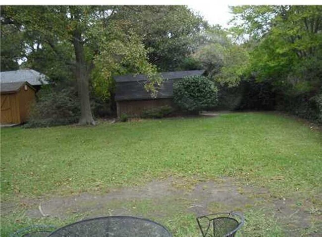 Building Photo - Duplex located just a block from the ocean!