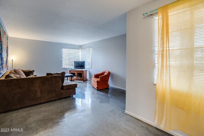 Foto del edificio - 1425 S Bonarden Ln