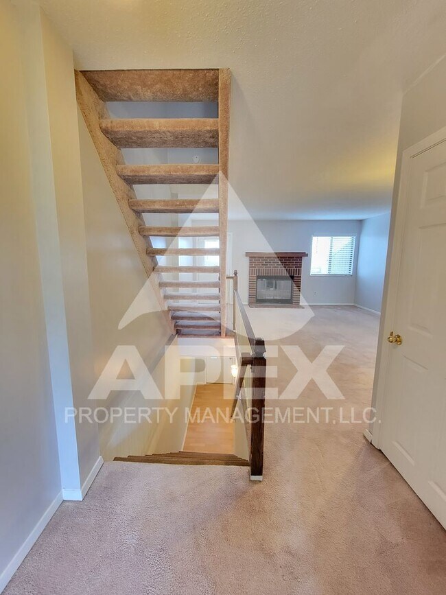 Foto del edificio - Beautiful 2Bd - 1.5 Bath Condo in West Kno...
