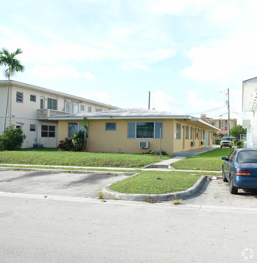 Primary Photo - 2060 NE 169th St