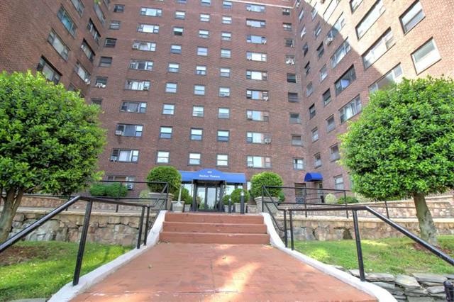 Primary Photo - 6515 Boulevard E