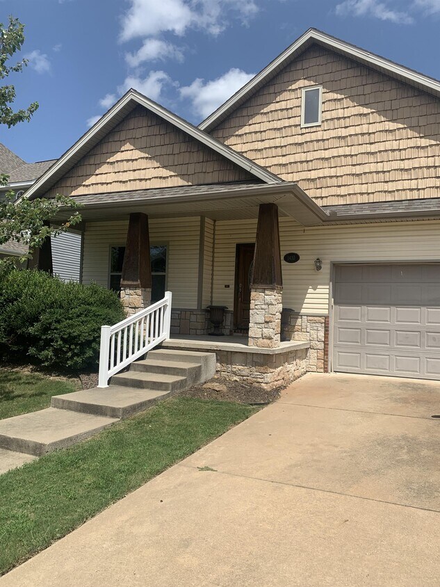 Primary Photo - 1410 NE Dysart Woods Ln