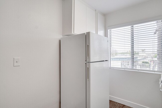 Foto del interior - Winter Gardens | 1 & 2 Bedroom Apartments with Parking and Sparkling Pool!