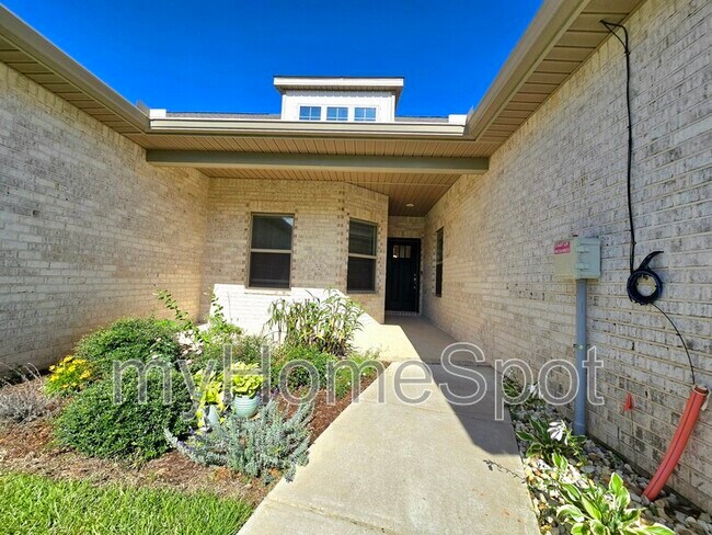 Foto del edificio - 1862 Finch Ln