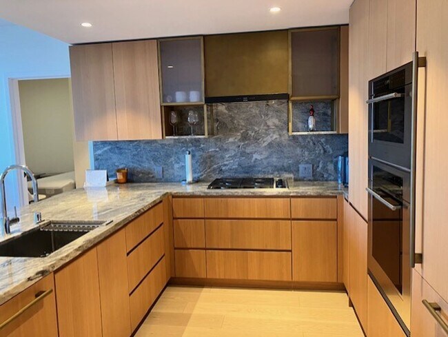 Foto del edificio - $8,400–1100 Ala Moana Blvd, VICTORIA PLACE...