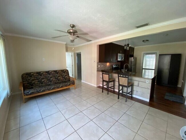 Building Photo - 5529 Magnolia Way