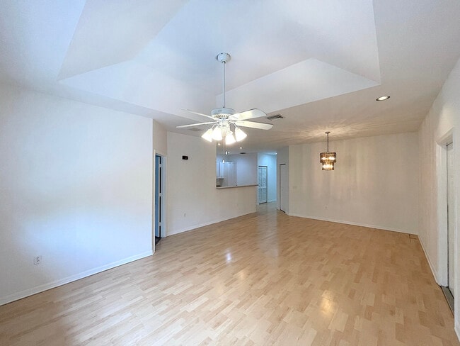 Building Photo - 1867 S Dovetail Dr