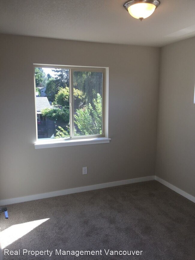 Building Photo - 3 br, 2.5 bath House - 13001 NE 24th Circl...
