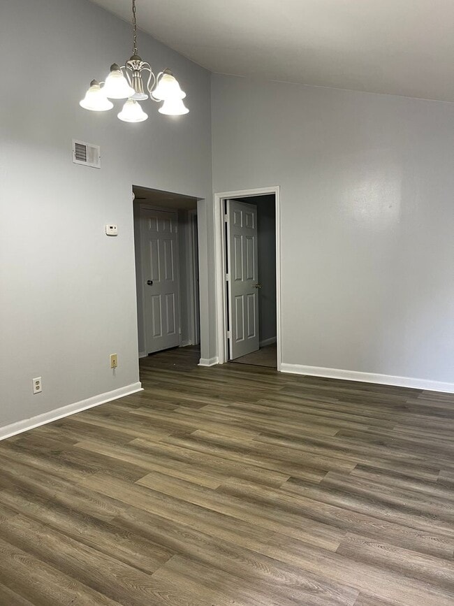 Building Photo - Stadium Village -  2 Bedroom 1 Bath near UGA & Downtown Athens!