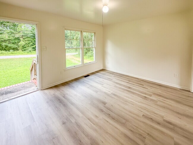Building Photo - 520 Lancaster Creek Dr