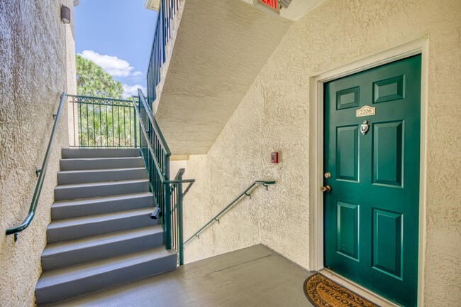 Building Photo - 2206 Myrtlewood Cir E