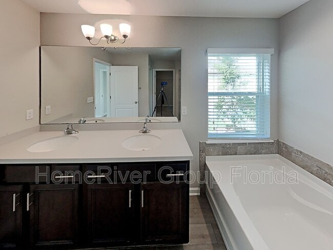Building Photo - 368 Ponderosa Dr