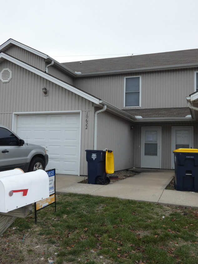 Primary Photo - Townhome in Northland 10622 N Locust Ct