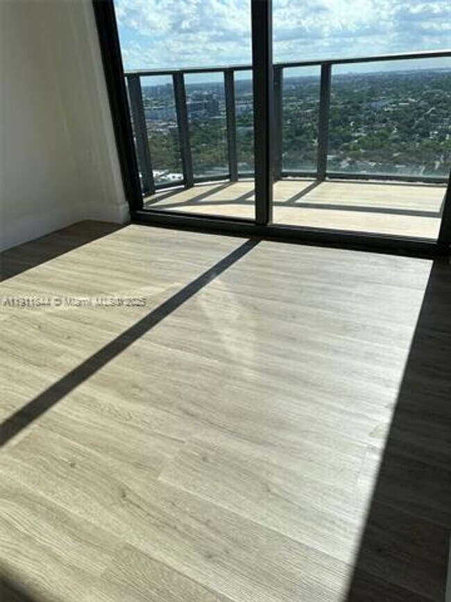 Foto del edificio - 121 NE 34th St