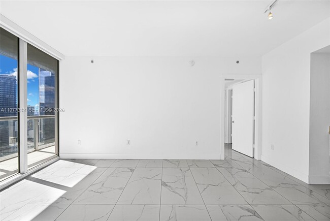 Foto del edificio - 475 Brickell Ave