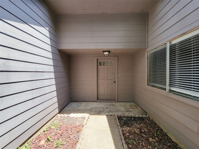 Building Photo - 3415 Wingdale Ct