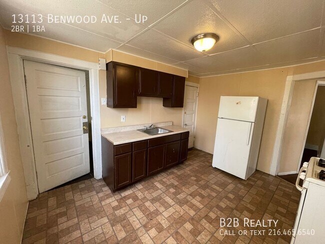 Building Photo - Spacious 2B/1B Upstairs Unit